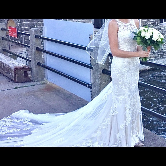 Wedding dress - Picture 4 of 8